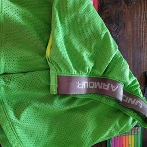 Under Armour Shorts Youth Medium
